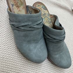 BOC size 10 gray Suede clogs