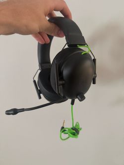 Razer Blackshark V2 Wired Over-Ear Headphones