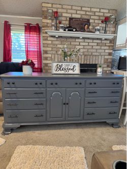 ✨✨GORGEOUS GRAY LONG 11 DRAWER DRESSER BY ETAN ALLLEN✨✨