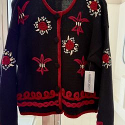 APPLIQUÉD SWEATER