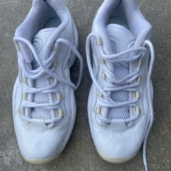 Reebok  shoes size 9.5 read post
