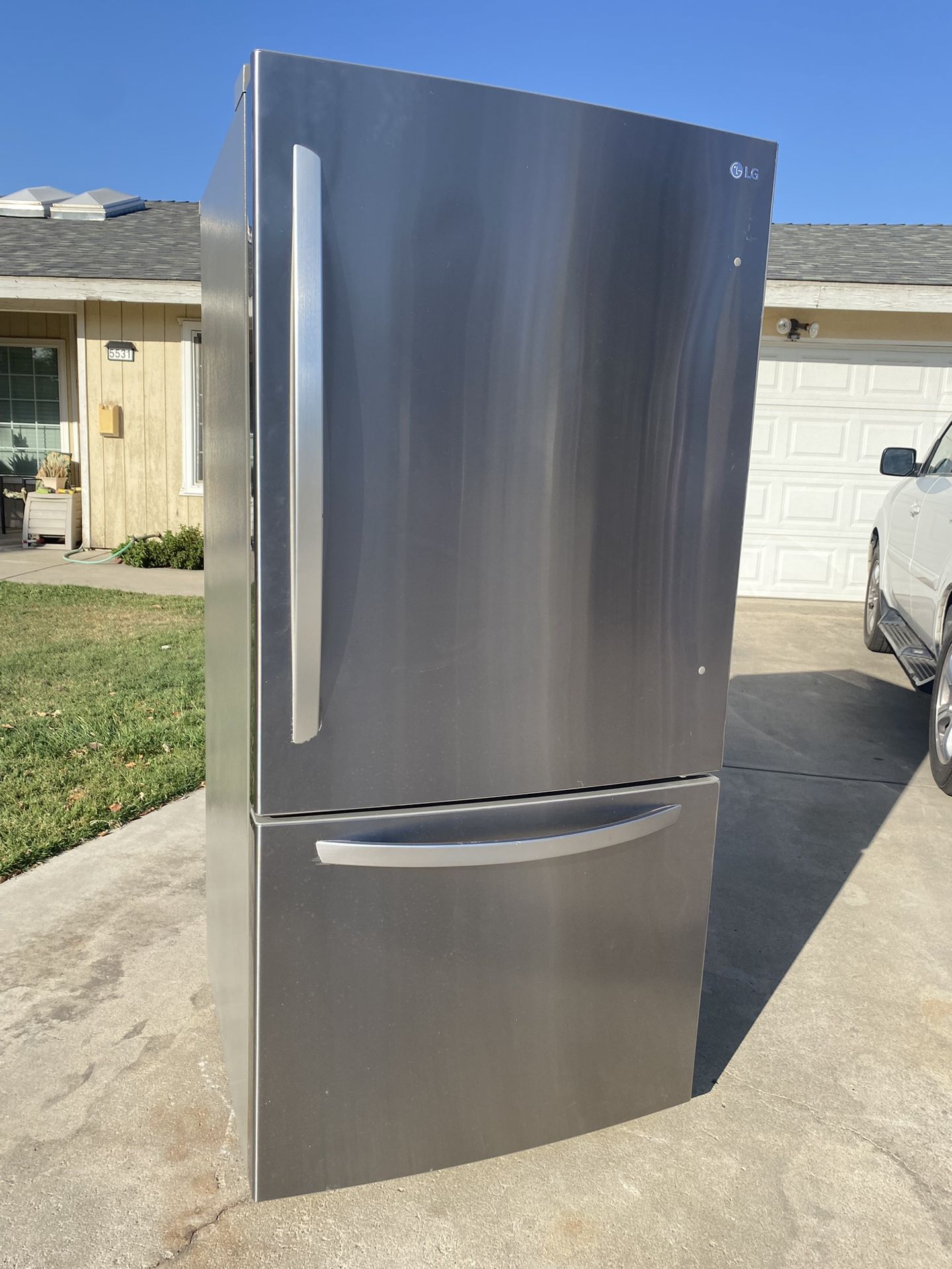 LG 33” Stainless Steel Bottom Freezer With Ice Maker Machine Refrigerator 