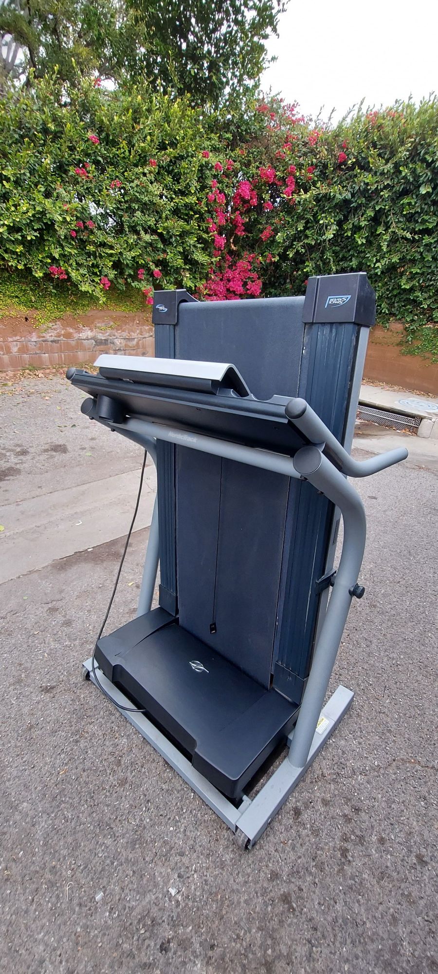 Nordictrack c1800 Foldable Treadmill with Incline for Sale in Long
