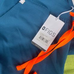 Fig Caterina, one pocket scrub top and Zamora jogger scrub pants