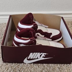 Air Jordan 1 Retro High OG “Bordeaux” - Size 10