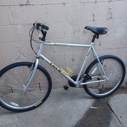 TREK Suze 26 Frame23 Speed21