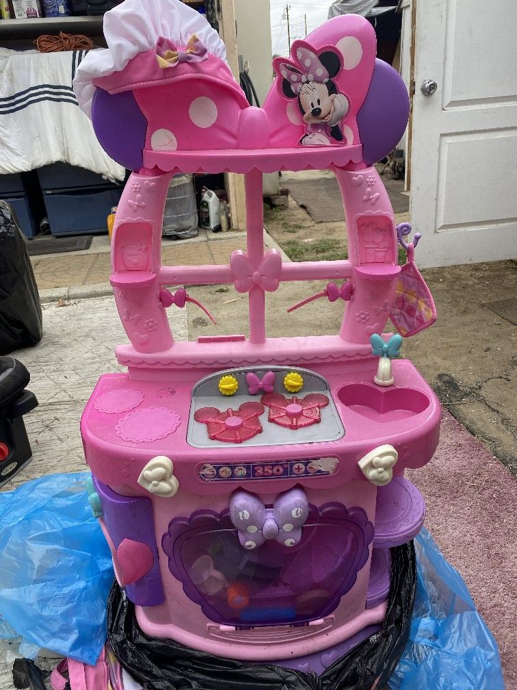 Disney Junior Minnie Mouse Flipping Fun Pretend Play Kitchen Set, Play Food