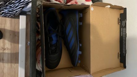Soccer cleats