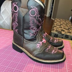 Cute little girls LEATHER boots!