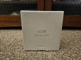 Avon Skincare Specialist Pedestal Light Up Mirror