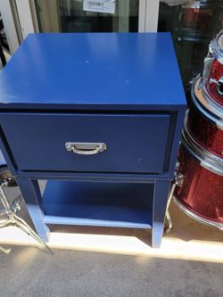 Nice Nightstand |   Esquinero 