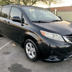 LINDA 2012 TOYOTA SIENNA EN PERFECTO ESTADO !! ANDA AL 100% TODO LE FUNCIONA BIEN 