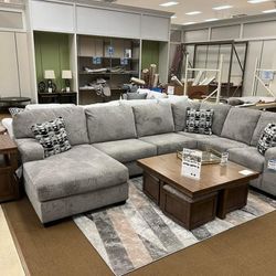 🎀 Ballinasloe Smoke and Platinium Sectional With Chaise 🎀On Display 🎀Best Selling Sectional 