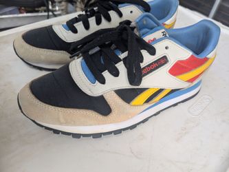 Size 5 Men's Reebok Shoes