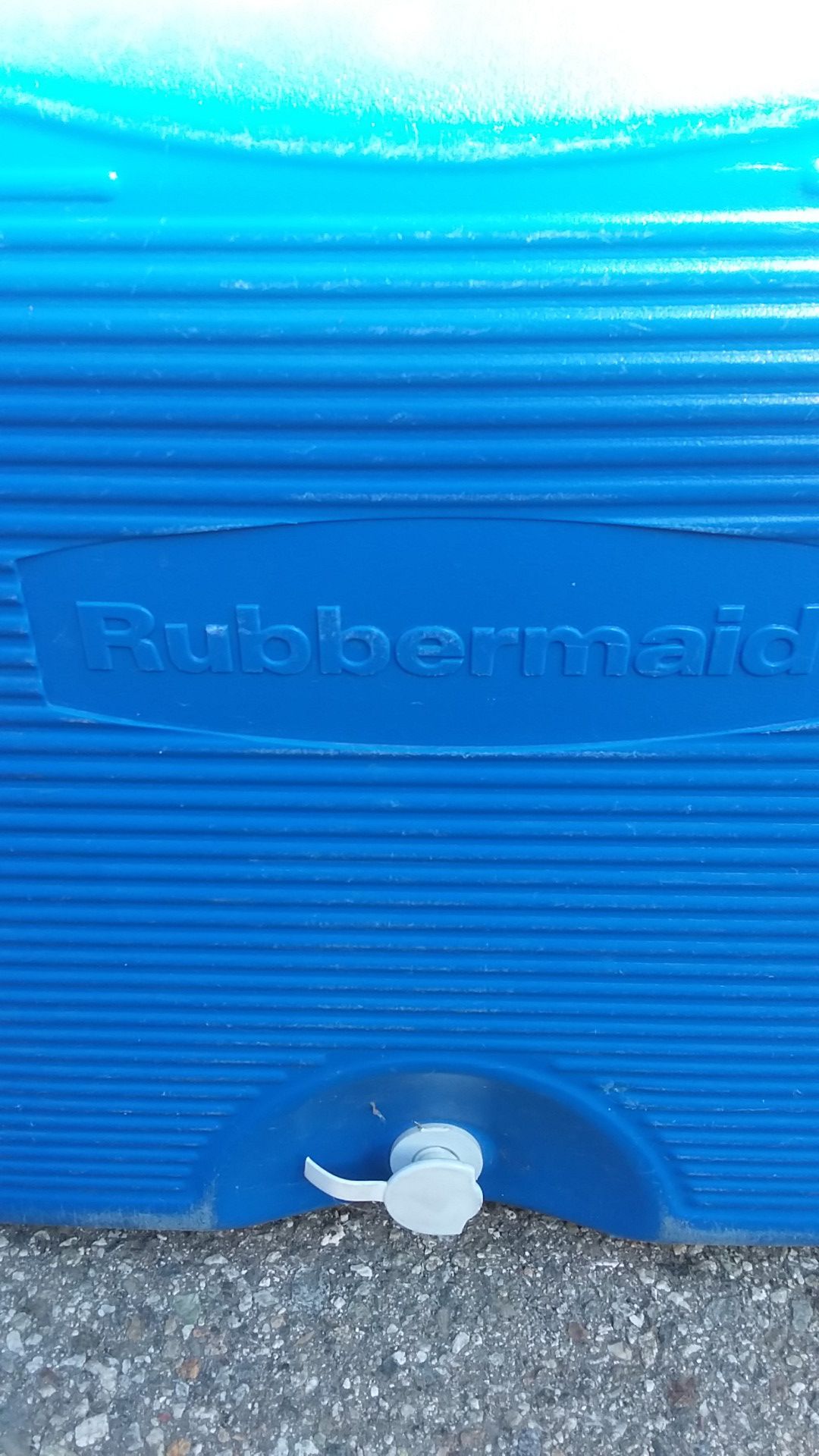 🏖 Rubbermaid Ice Chest🏝
