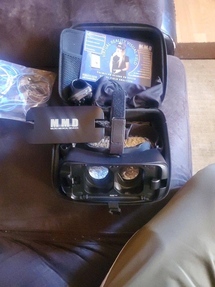 OPTOMETRIST SPECIAL, THE PALMSCAN VF 2000 VR BASED VISUAL FIELD ANALYZER.