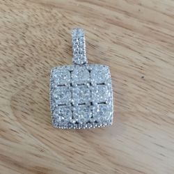 14k vs Diamond Pendant 