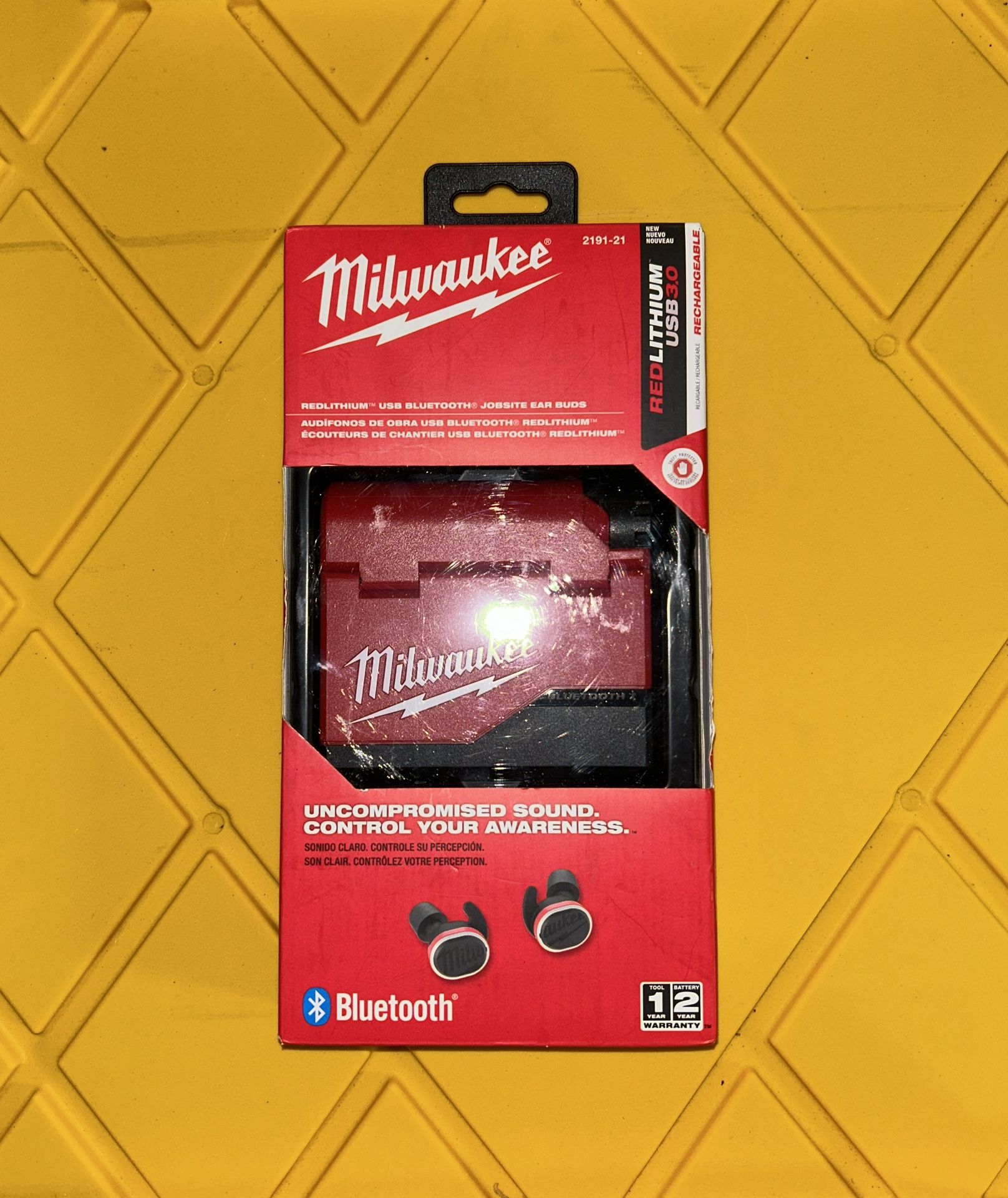 Milwaukee REDLITHIUM Job site Earbuds