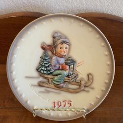 Vintage 1975 W. Goebel-Porzellanfabrik M.J. Hummel 5th Annual Plate - West Germany 7.5”