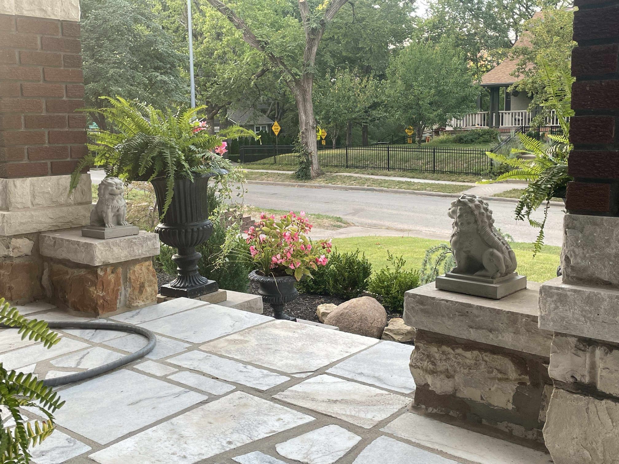 Oriental Foo Dog Dragon Concrete Garden Statue – Unique Outdoor Decor