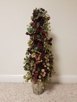 Berries and Ivy Holiday Tree