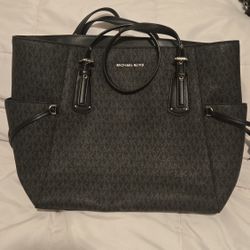 Michael Kors Voyager East/west Purse