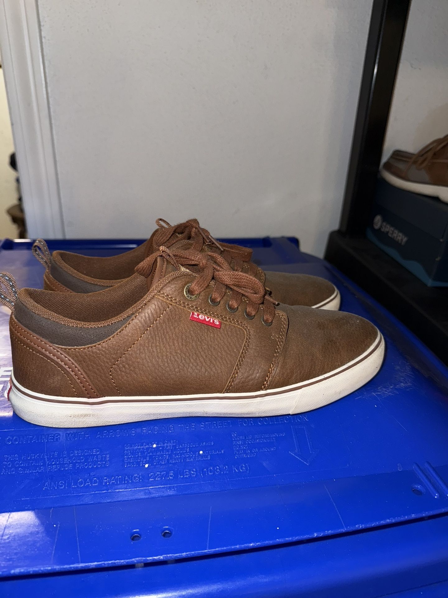 Brown Levi’s Shoes - Sz 9