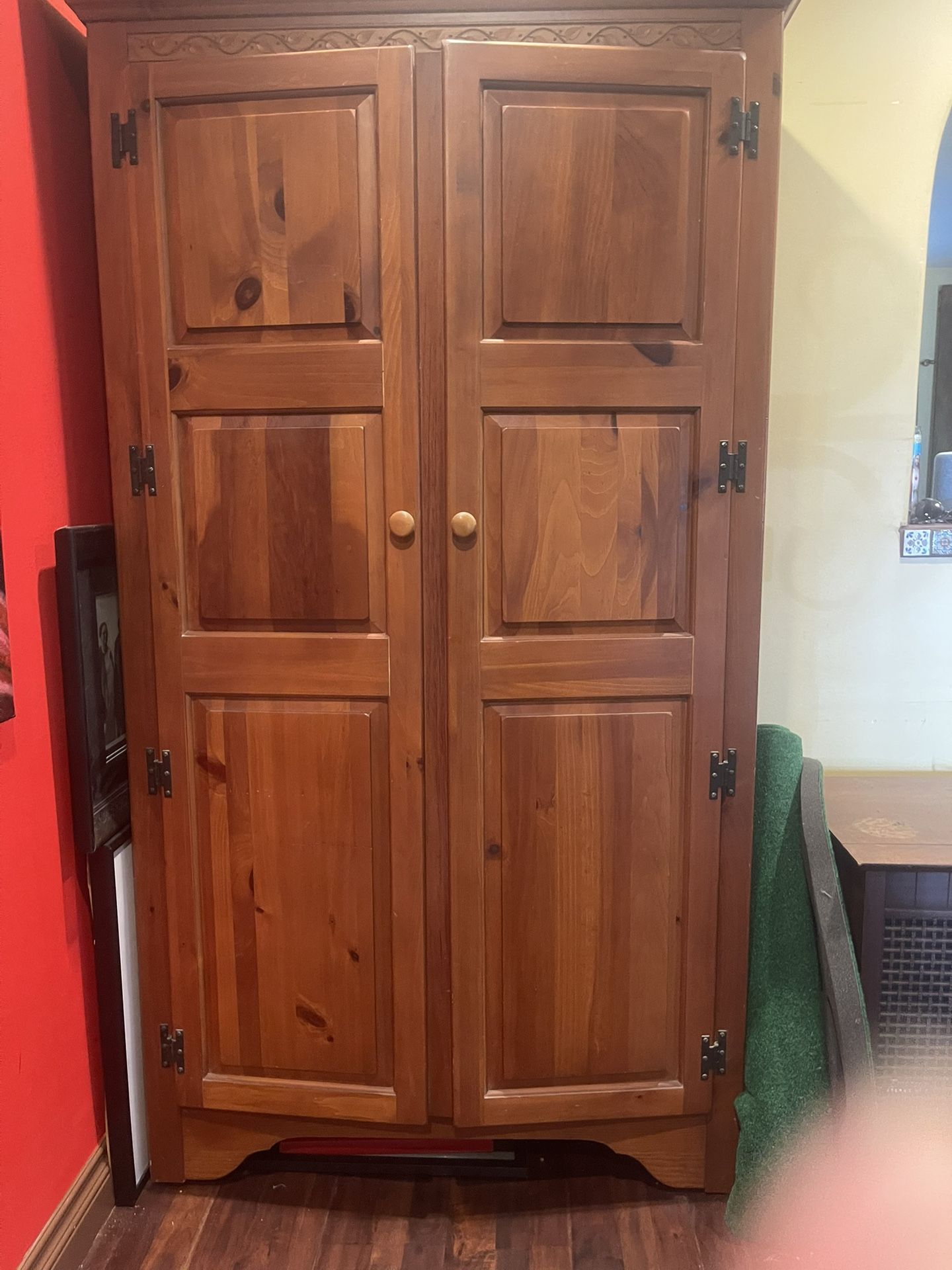 Free armoire 