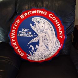 BEER  SIGN. 24 INCHES ROUND METAL 40 BUCKS    LOOKS LIKE BIG BOTTLE CAP 