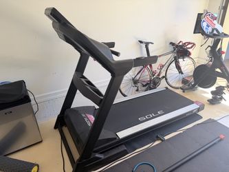 SOLE F80 Treadmill