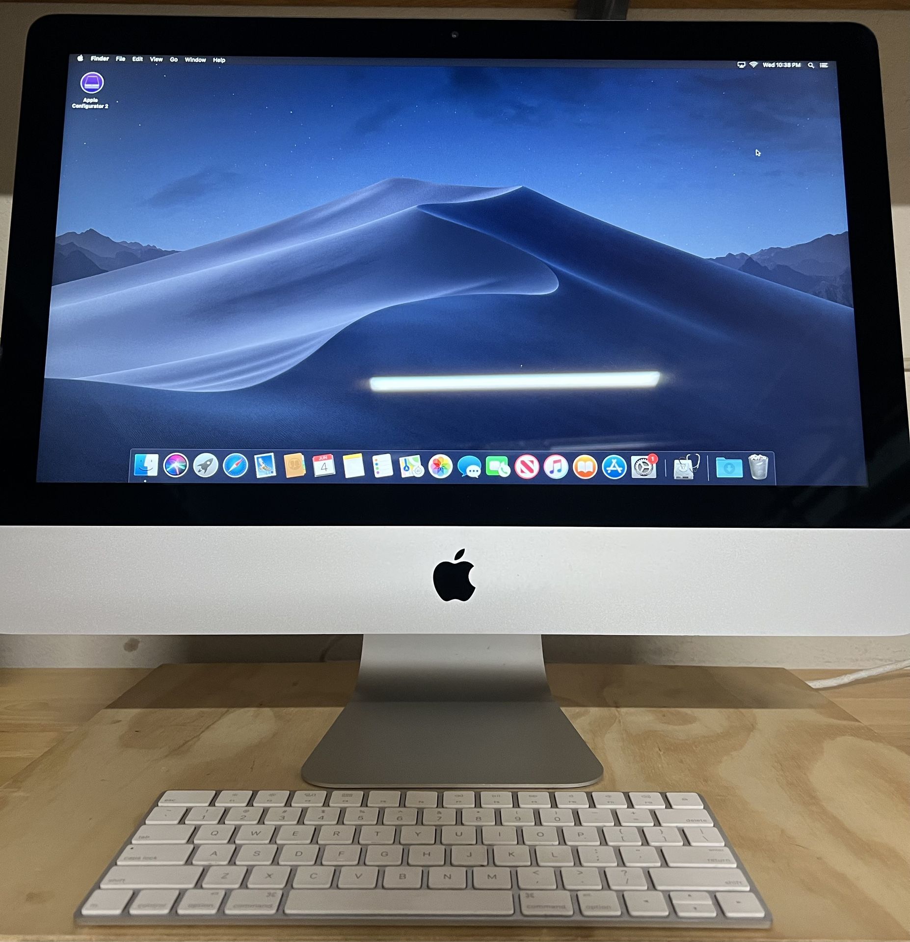 iMac 21.5 Late 2015 and Keyboard