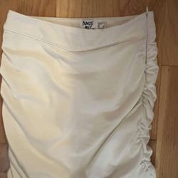 Princess Polly Women’s Skirt Size 4-white
