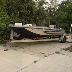 1985 Fiberglass Bass Boat 