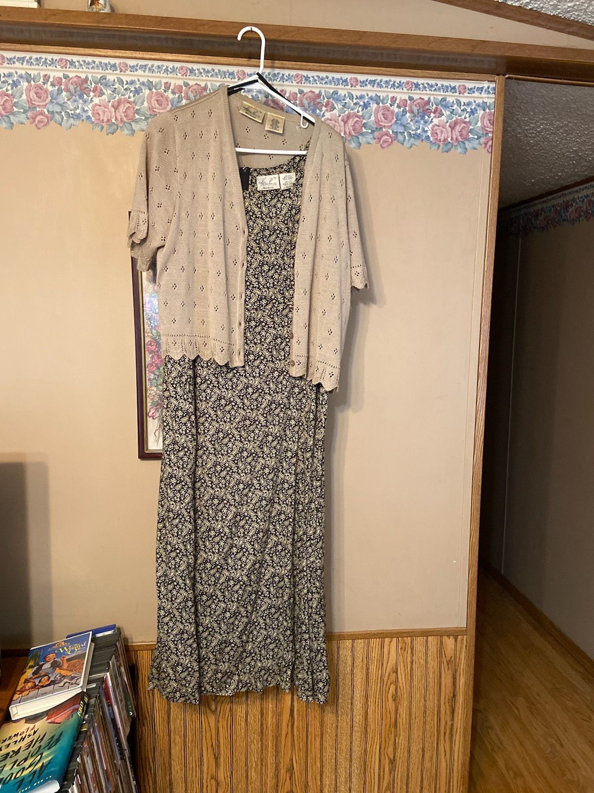 Women’s Kathie Lee plus size black floral dress with tan cardigan. Size 16w