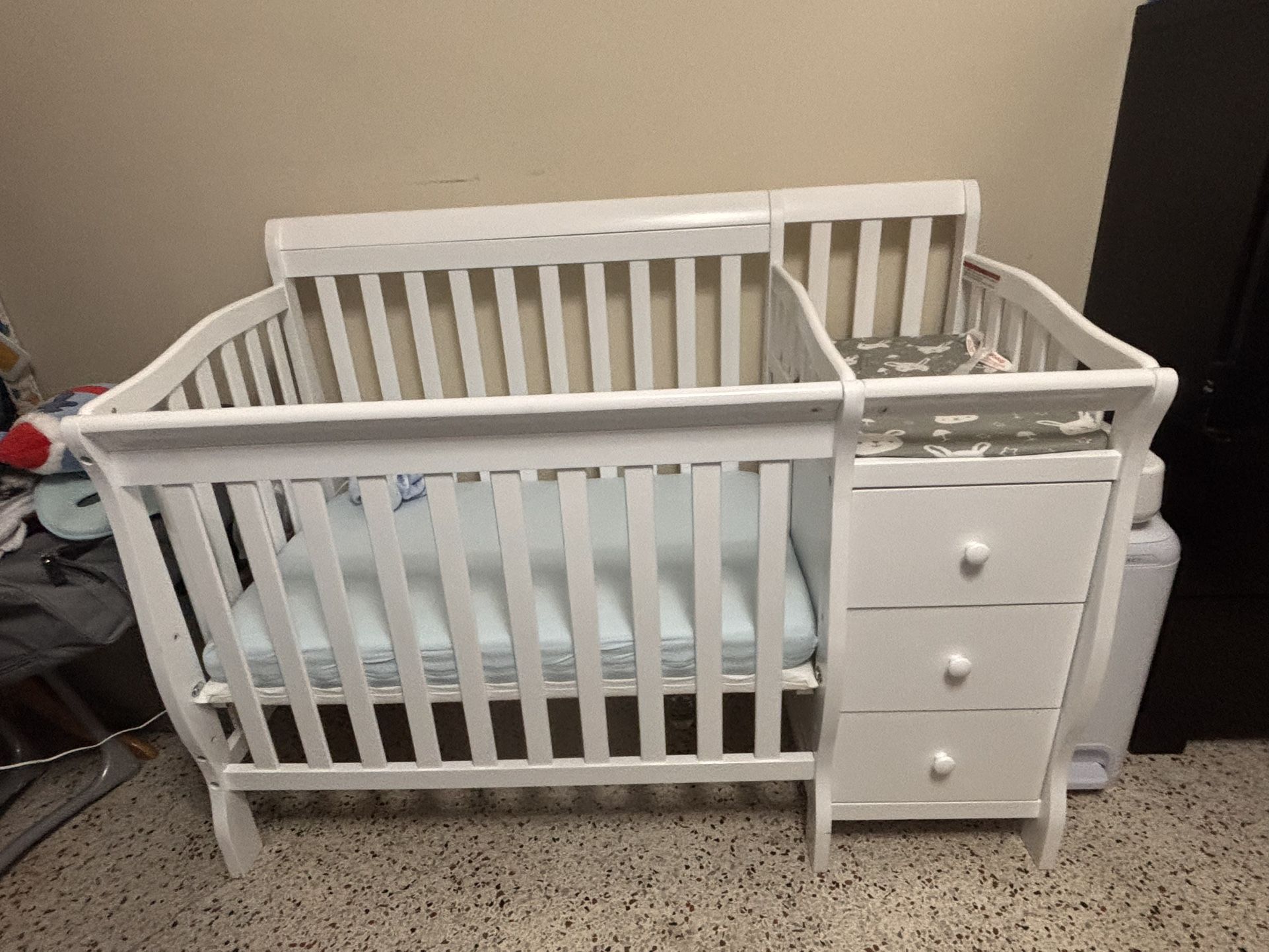 White Mini Crib With Mattress