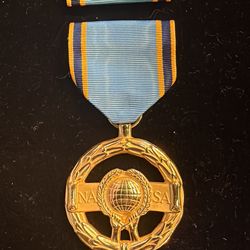 NASA EXCEPTIONAL SERVICE MEDAL With Ribbon