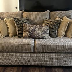 Beautiful Matching Sofa & Loveseat – Excellent Condition
