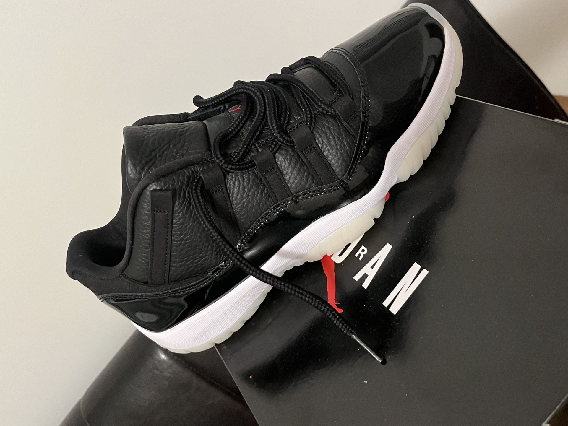 Air Jordan 11 Retro Low ‘72-10’