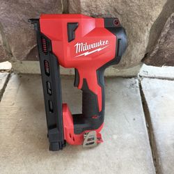 Milwaukee M12 12-Volt Lithium-Ion Cordless Cable Stapler (Tool-Only)