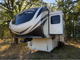 2019 Grand Design Solitude RV 5th Wheel Trailer