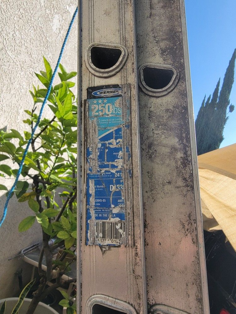 16 Ft - 32 Ft Aluminum Extension Ladder  250 Lbs  Load Capacity  4.5 Stars 