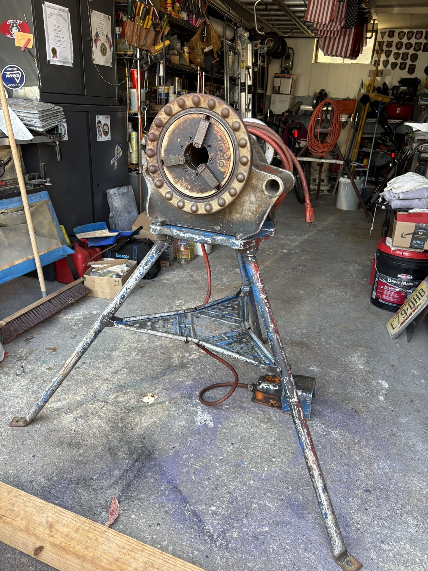 Rigid 300a Pipe Threader And Pipe Stand