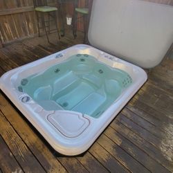 4 Person Hot Tub 