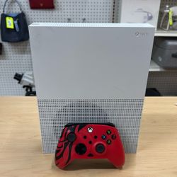 Xbox One S Used + Controller