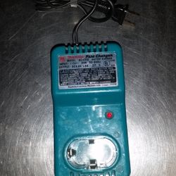 MAKITA CORDLESS DRILL BATTERY CHARGER 9.6 VOLT BATTERY CHARGER  FOR MAKITA TOOL USED SALE 9.6v LIVONIA WESTLAND MALL AREA
