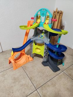 Fisher-Price launch and loop Little people