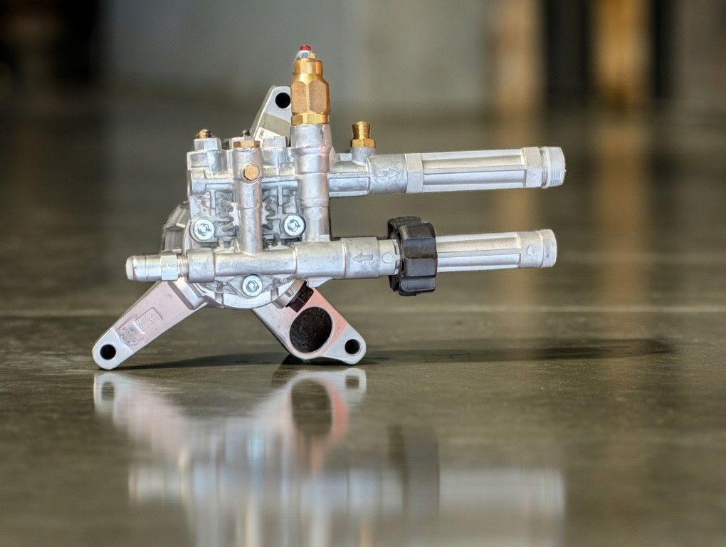 Pressure washer Vertical 7/8" Shaft Replacement Pump Head> 2600 PSI, 2.2 GPM
