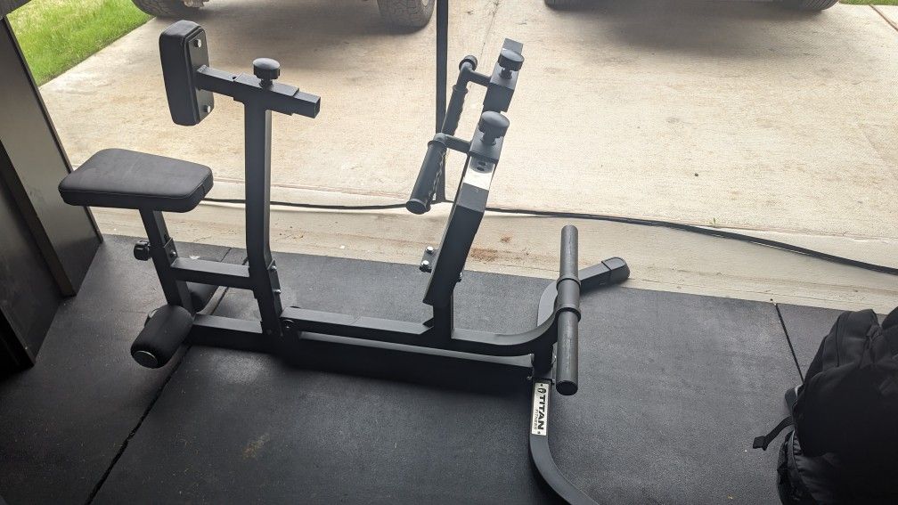 Titan Fitness Seated Row Machine