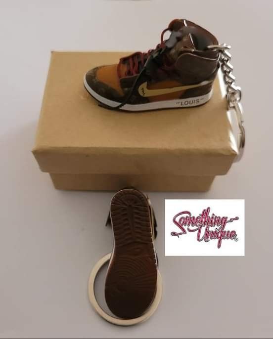 Min Shoe Keychain Set