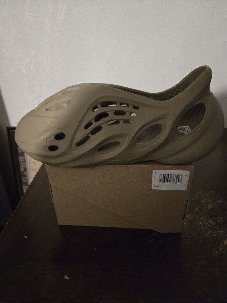 Adidas Foam RNR Yeezy
